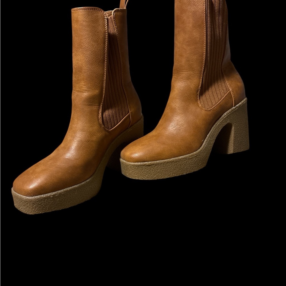Women’s Tan Platform Chelsea Boots with Chunky Heel